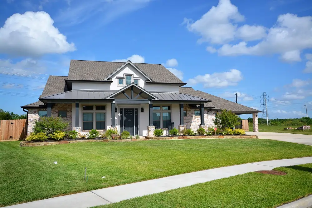 Closing the sale while finalizing the divorce process